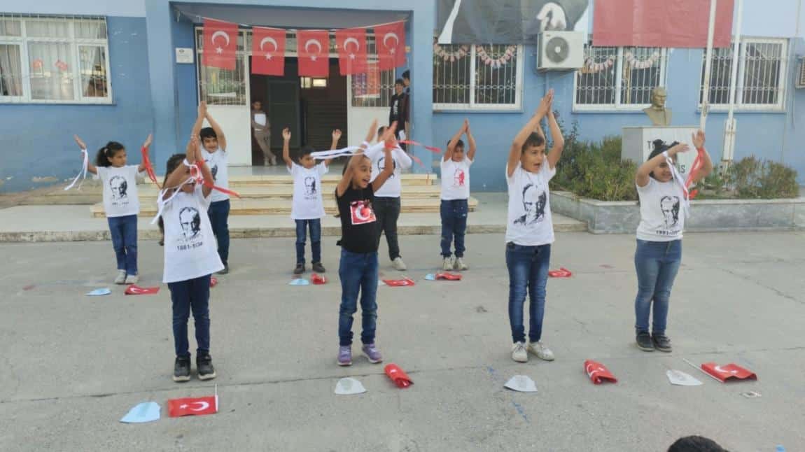 29 EKİM CUMHURİYET BAYRAMI OKULUMUZDA COŞKUYLA KUTLANDI.